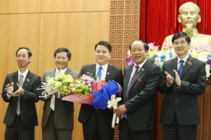 新任廣南省人委會副主席陳文新(中)。（圖源：政府新聞網）