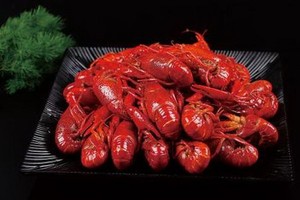 吃小龍蝦一次不要超過10隻。（示意圖源：互聯網）