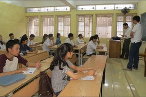 教育與培訓部長馮春迓指導重新檢查該提案的內容。（示意圖源：VOV）