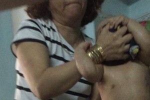 虐童的“十媽”保姆將被起訴。（圖源：視頻截圖）