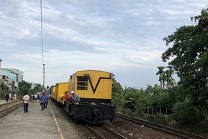 SE2列車是山城火車站恢復通車之後的首班車。（圖源：海棠）