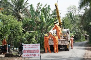 檳椥省電力公司在對暴風雨致使大範圍斷電的擬設事故進行克服演習。（圖源：檳椥電力公司提供）