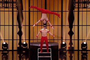 江氏兄弟國基和國業在英國達人半決賽表演的節目一瞥。（圖源：視頻截圖）