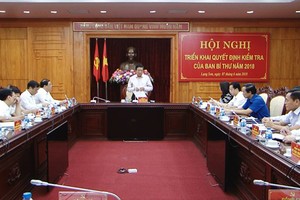 中央內政部長潘廷擢主持黨中央書記處今年對諒山省委常務處的檢查決定開展會議。（圖源：VOV）