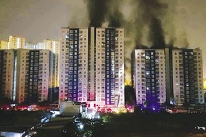 卡麗娜(Carina)公寓火警現場。（圖源：互聯網）