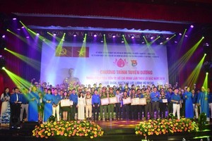 圖為2018年“優秀青年遵循胡志明主席教誨”聯歡會與會代表大合照。