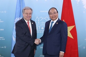 阮春福總理(右)會見聯合國秘書長古特雷斯。（圖源：越通社）