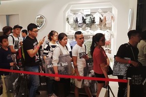 有序排隊，邁向文明社會。