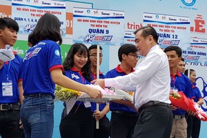 ２萬志願大學生參加為高考接力活動