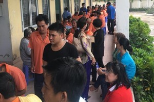 平西市場商販在美萩精神病中心贈送慈善禮物活動一瞥。