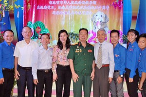 華人抗戰俱樂部致力向青年灌輸教育傳統。