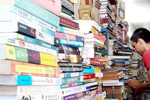 第五郡陳仁宗街的舊書店門可羅雀。