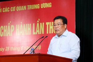 黨中央委員、中央各機關黨委書記山明勝在會議上發表講話。（圖源：越通社）