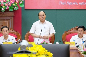 政府總理阮春福在會議上發表講話。（圖源：孟雄）