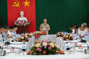 黨中央政治局委員、黨中央書記處常務書記陳國旺主持會議並發表講話。（圖源：越通社）