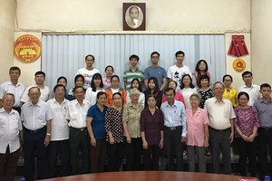 市民族處主任吳文展(前排右五)同與會者合照。