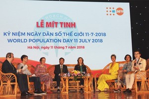 圖為河內市於昨(11)日舉行的七‧一一”世界人口日座談會一瞥。