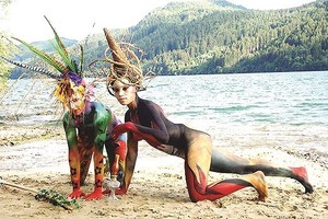 由阮氏美幸畫家所創作、參加在奧地利舉行的世界人體彩繪節的人體繪畫作品。