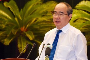 市委書記阮善仁在市黨部執委會2015至2020年任期第十屆第十七次會議上發表講話。