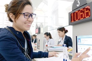 市民在第一郡對行政服務滿意度進行評分。