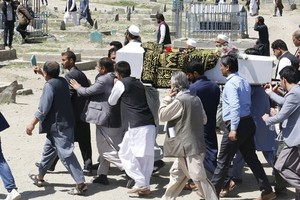 2018年6月在阿富汗喀布爾自殺襲擊中喪生的平民葬禮。（圖源：聯合國）