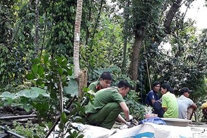 警方趕抵案發現場進行驗屍，錄取證人供詞。