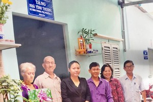 “溫情屋”轉交儀式一瞥。