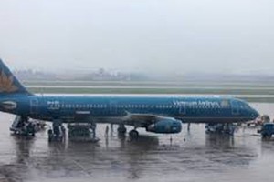 本月16日晚上8時52分，從胡志明市飛往榮市、編號VN1266的A321空中巴士飛機在大雨中，降落乂安省榮市機場跑道時發生爆胎事故。（示意圖源：D.Ngọc）