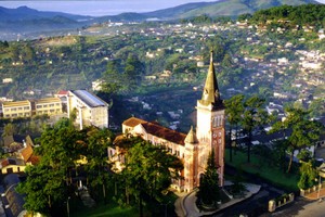 大勒空照一瞥。