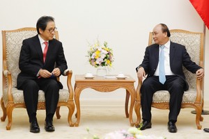 政府總理阮春福（右）接見日本貿易振興機構主席石毛‧博行。（圖源：慶林）