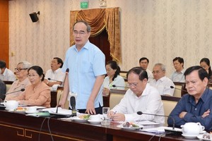 市委書記阮善仁在會上發言。（圖源：越勇）