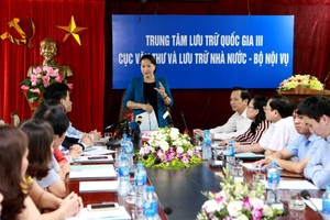 國會主席阮氏金銀主持會議並發表指導意見。（圖源：清孟）