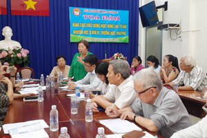 市勵學會與第五郡勵學會代表互相交流。