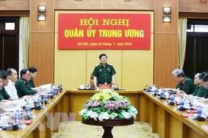 黨中央政治局委員、中央軍委副書記、國防部長吳春歷大將在會議上發表講話。（圖源：越通社）