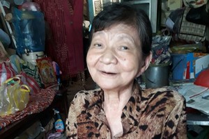 姐姐黃梅既體弱多病。