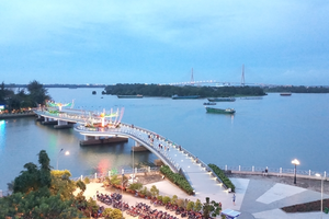 吸引不少遊客前往芹苴遊覽觀光的寧喬步行橋