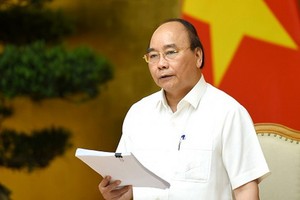 政府總理阮春福主持會議並發表重要講話。（圖源：光孝）