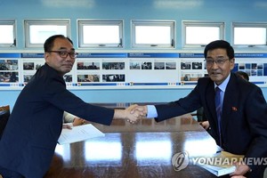 朝韓雙方紅十字會交換名單。（圖片來源：韓聯社）