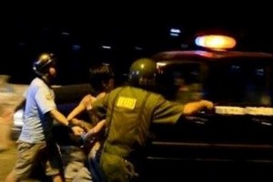 被拘押的歹徒。（示意圖源：互聯網）