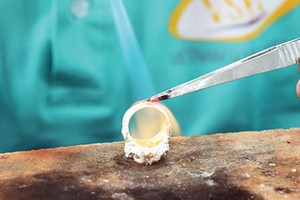 Vietnam Silver House學員可為自己製作裝飾品。