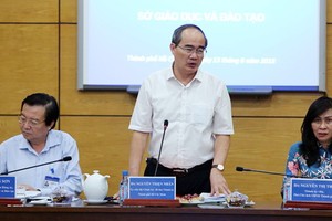 市委書記阮善仁在會議上發言。（圖源：明日）