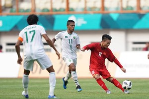 光海(紅衣)首開紀錄。（圖源：路透社）