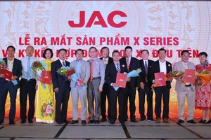 簽約各方代表合照。