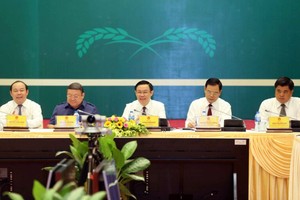 政府副總理王廷惠(中)主持會議。（圖源：誠鐘）