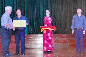 義安會館捐助“為祖國海洋與海島-為祖國前線”１億元。