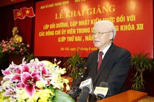 黨中央總書記阮富仲在開課儀式上致詞。（圖源：越通社）