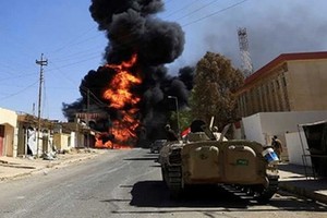 阿富汗政府官員26日稱，以美國為首的聯軍日前在該國東部發動空襲行動，極端組織自稱的“伊斯蘭國”(IS)阿富汗分支的頭目連同其餘10人，在空襲中被炸死。（圖源：Pakistan News）