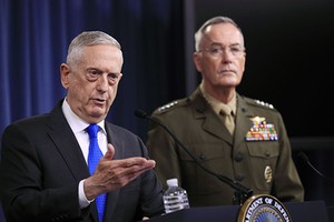 馬蒂斯（左）說：明年是否暫停美韓間主要軍演將視美朝談判情況而定。（圖源：互聯網）