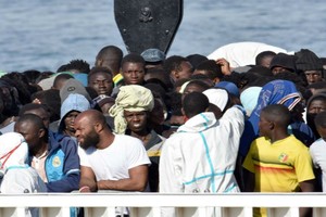 匈牙利政府：儘管匈牙利目前沒有受到大規模難民的侵擾，仍將繼續維持因大規模難民造成的危機而宣佈的緊急狀態(“危機狀態”)。（示意圖源：AP）