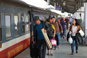 乘客2018年春節在第三郡西貢火車站乘車。